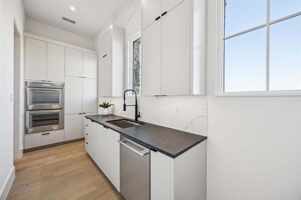 Minimalist Kitchen Inspiration